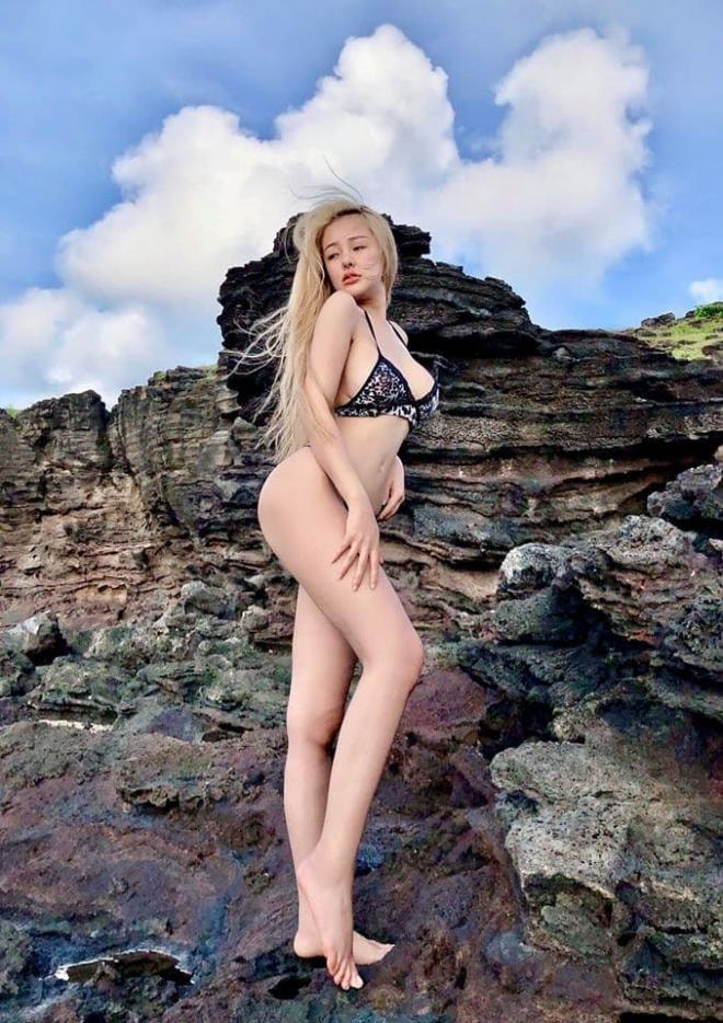 Ngân 98 nóng bỏng mắt với bikini cướp biển, dân mạng nhìn mà muốn 'chóng mặt' 2