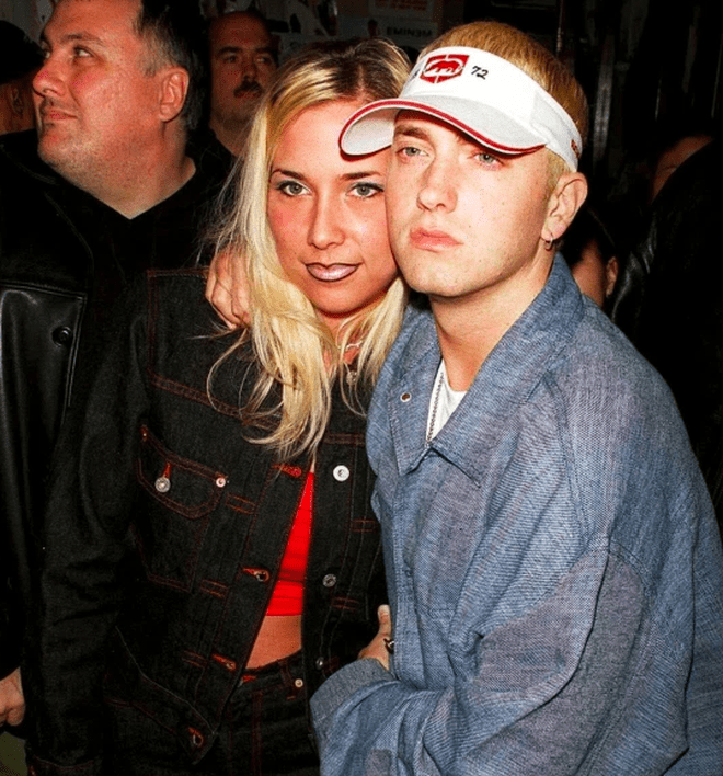 Từ cô bé đáng yêu ngày nào, con gái rapper Eminem giờ khoe sắc vóc quyến rũ như người mẫu ở tuổi 25 19