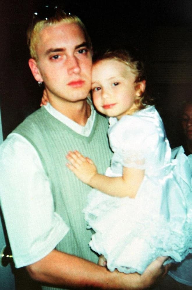 Từ cô bé đáng yêu ngày nào, con gái rapper Eminem giờ khoe sắc vóc quyến rũ như người mẫu ở tuổi 25 17