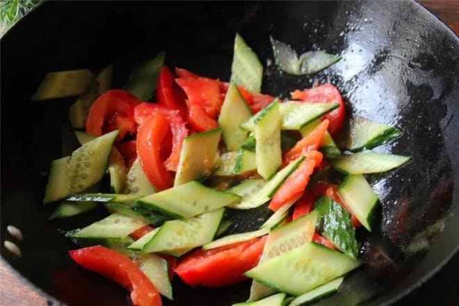 mẹo nấu canh trứng cà chua 3