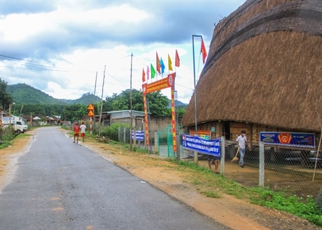 Đường nội thôn được bê tông hóa khang trang, sạch đẹp. 