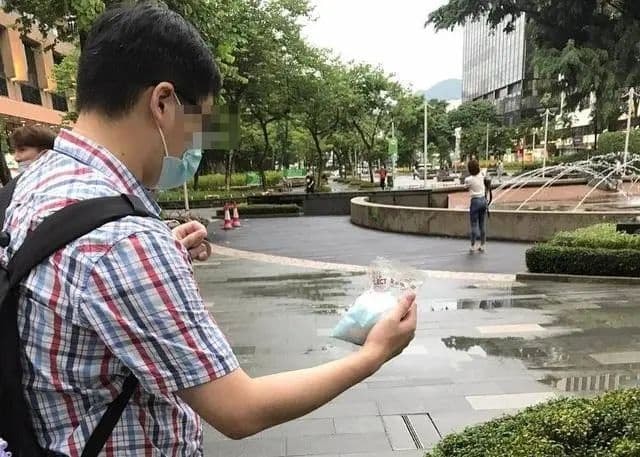 Giết 3 con ốc sên bằng muối, nghiên cứu sinh 26 tuổi bị cảnh sát bắt, cư dân mạng: 'Tôi có bị bóc lịch nếu giẫm chết một con gián không?' 3