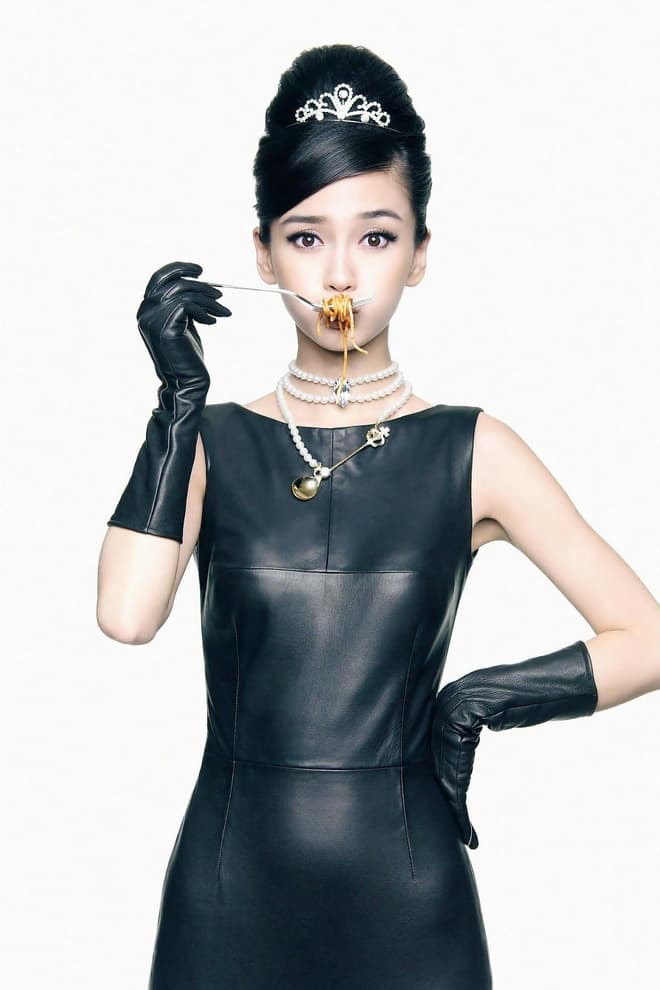 Bà xã Lương Triều Vỹ 'cosplay' nữ thần Audrey Hepburn ở tuổi 55, được so sánh ngay với Angelababy, Dương Mịch và Triệu Lệ Dĩnh  2