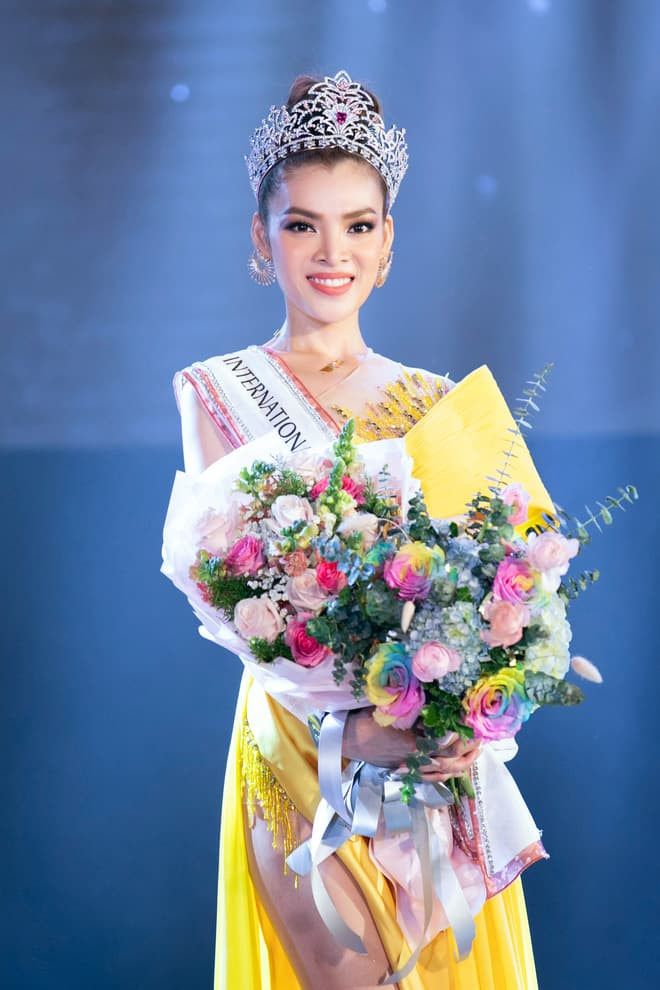 0265missqueenfoto-kiengcan-team--16117251668931747064174.jpeg 0