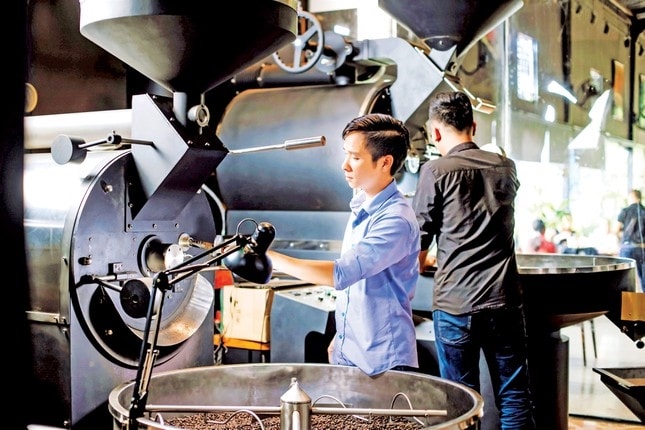 Anh Hoàng đầu tư máy móc, chế biến cà phê theo chuỗi khép kín.