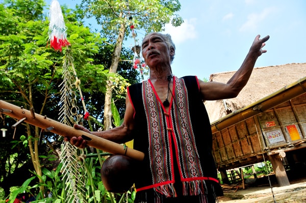 Già làng A Tủi: “Nhà rông là linh hồn của mỗi buôn làng Xơ Đăng”.