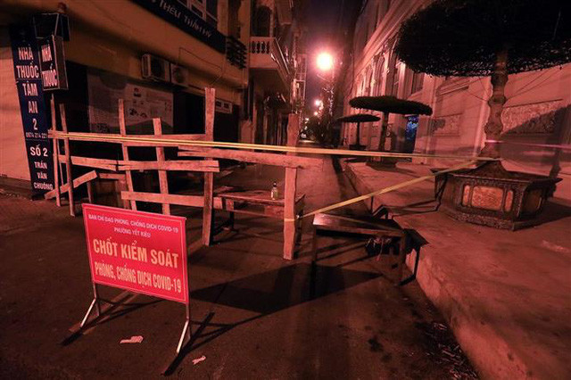Hà Nội: Phong tỏa ngay trong đêm 2 tuyến phố tại phường Yết Kiêu, quận Hà Đông - Ảnh 4.