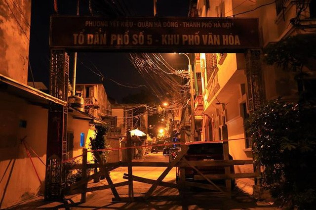 Hà Nội: Phong tỏa ngay trong đêm 2 tuyến phố tại phường Yết Kiêu, quận Hà Đông - Ảnh 2.