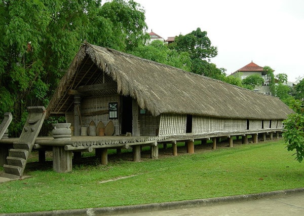 Ngôi nhà dài của người Ê Đê, người ta gọi là nhà dài vì nó không có độ dài nhất định. (Ảnh: Internet)