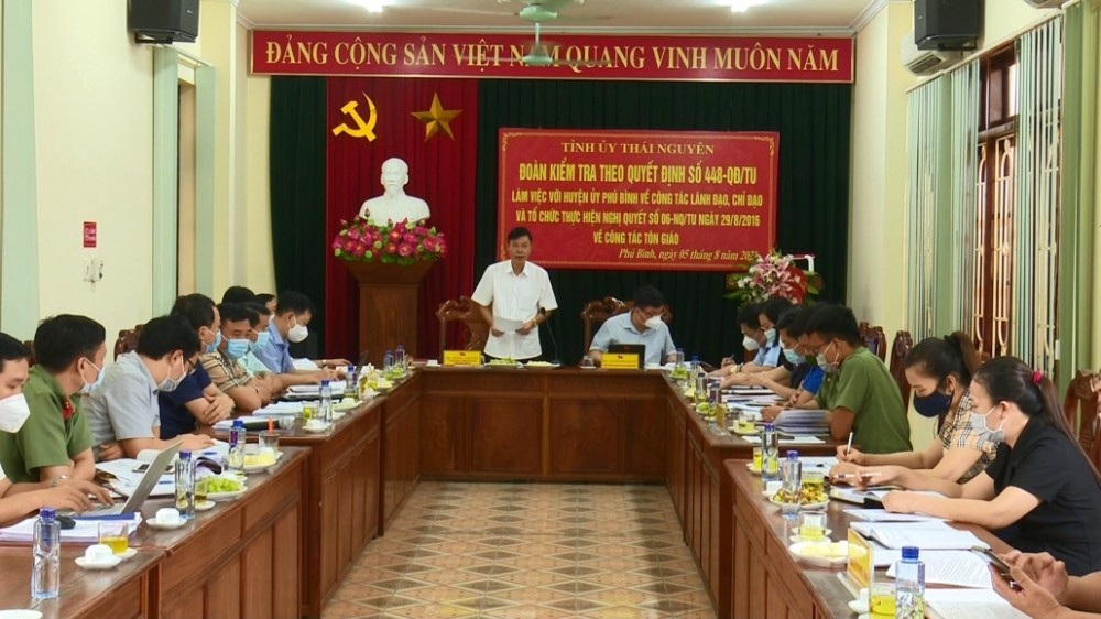 Đoàn kiểm tra của Tỉnh ủy kiểm tra việc thực hiện công tác tôn giáo ở huyện Phú Bình