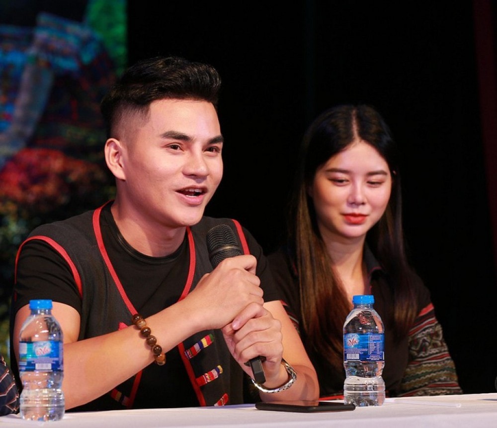 La Hoàng Quý trong buổi họp báo giới thiệu ra mắt album âm nhạc.