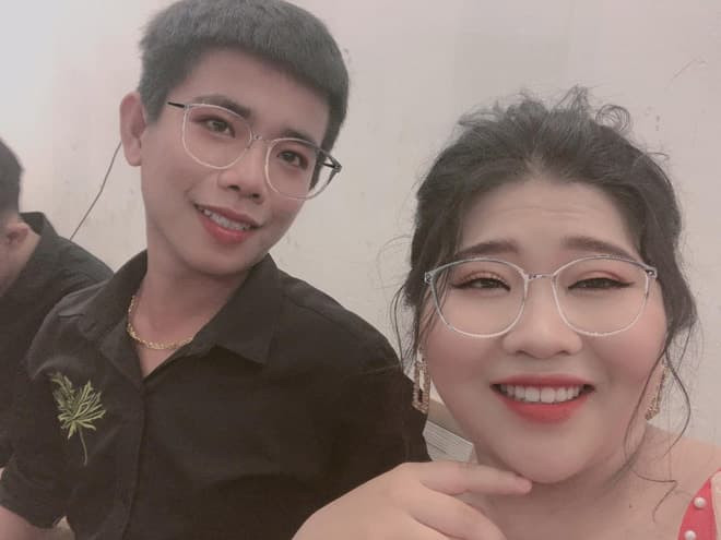 Cô gái nặng gần 1 tạ 4 Cô gái nặng gần 1 tạ 4