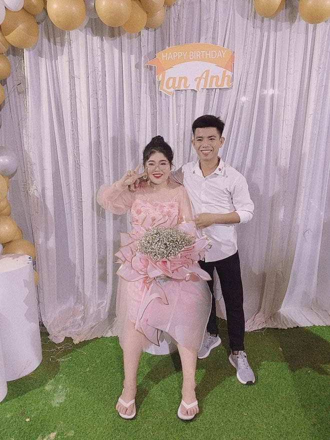 Cô gái nặng gần 1 tạ 3 Cô gái nặng gần 1 tạ 3
