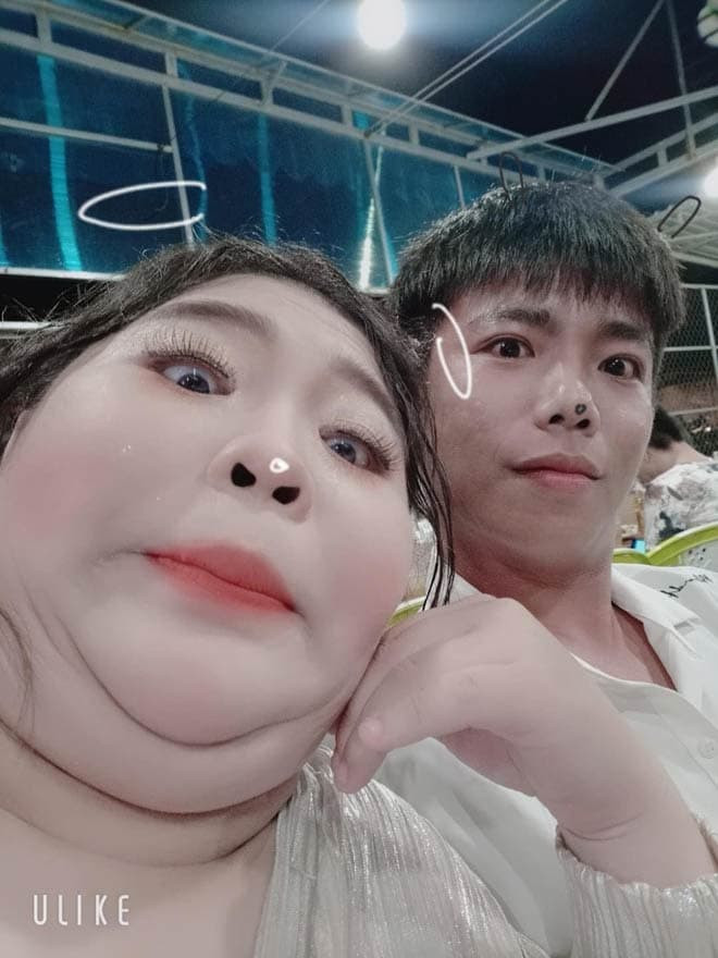 Cô gái nặng gần 1 tạ 1 Cô gái nặng gần 1 tạ 1