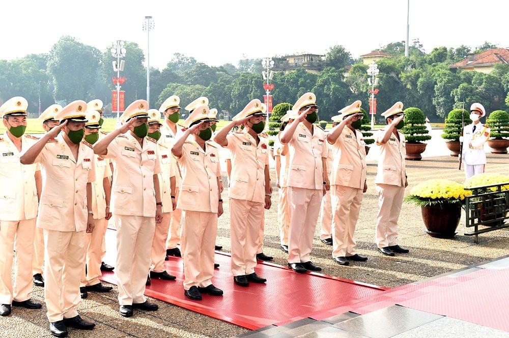 lanh-dao-dang-nha-nuoc-vao-lang-vieng-chu-tich-ho-chi-minh-cong-an.jpg