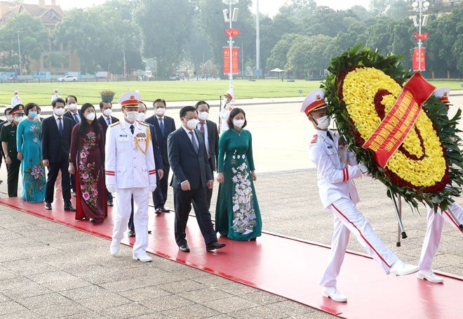 lanh-dao-dang-nha-nuoc-vao-lang-vieng-chu-tich-ho-chi-minh-ha-noi.jpg