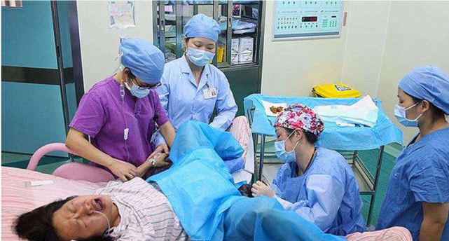 sản phụ khi sinh 6