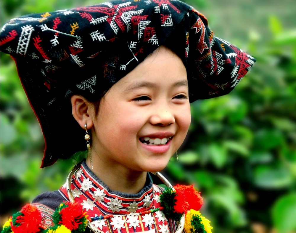 Các dân tộc ở Việt Nam sống an vui trong sự Đoàn kết, bình đẳng, cùng phát triểt, xây dựng cuộc sống mới.