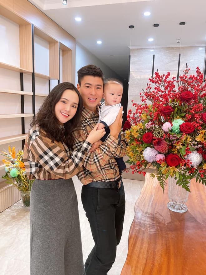 Duy Mạnh và vợ 0