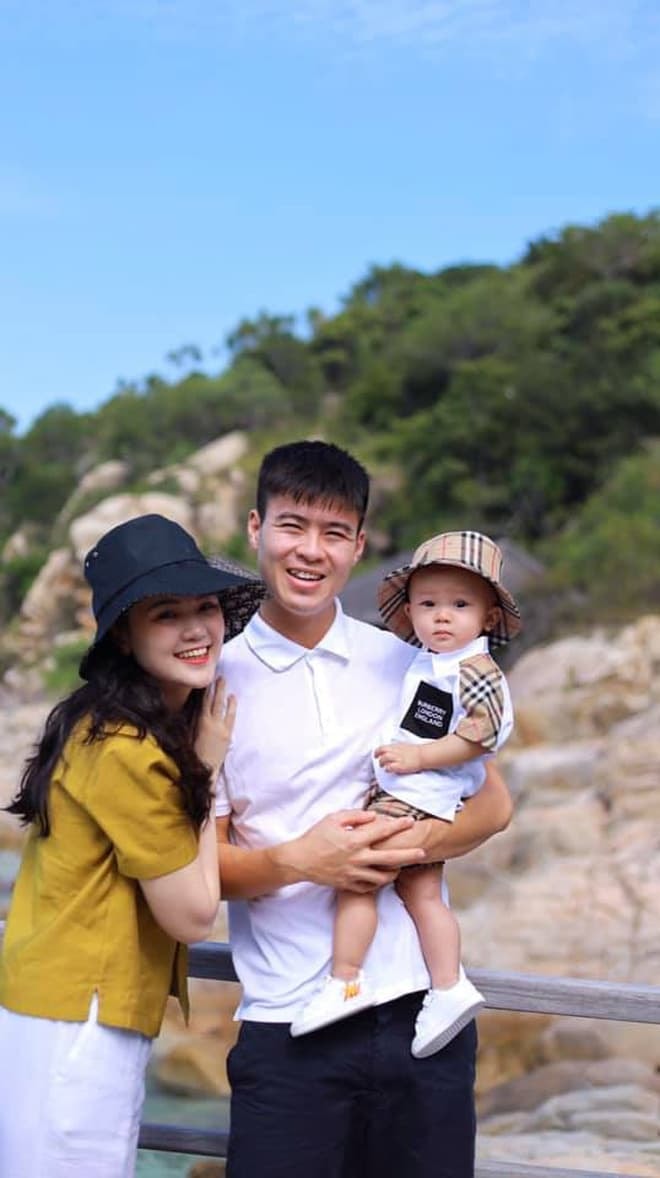 Duy Mạnh và vợ 1