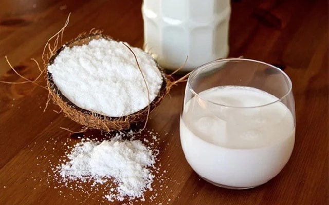 Nước cốt dừa khiến món ăn trở nên béo ngậy, thơm lừng.
