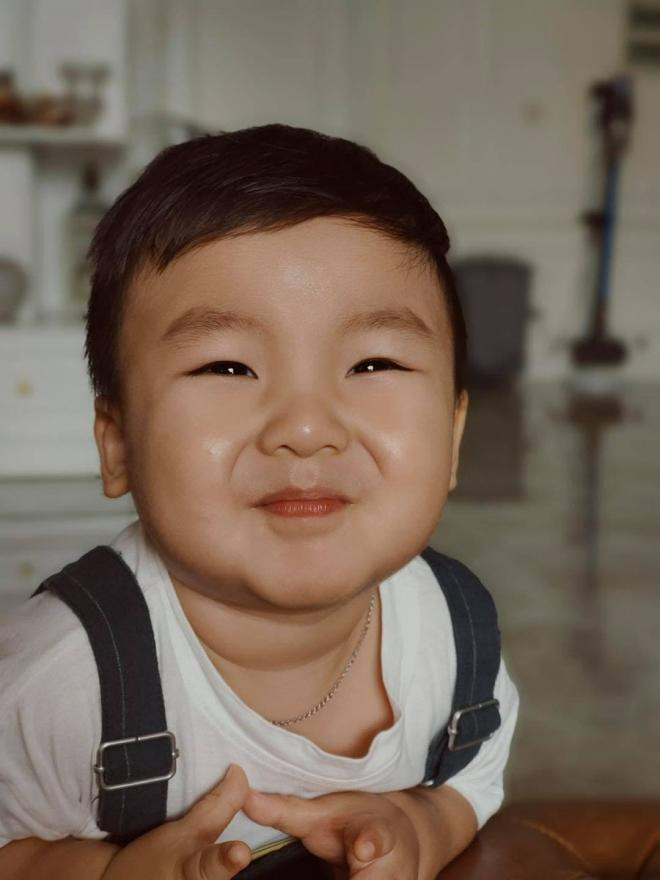 Hòa Minzy và con trai 2