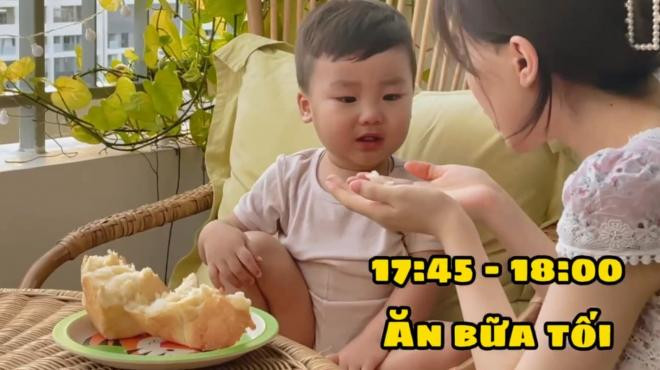 Hòa Minzy và con trai 2