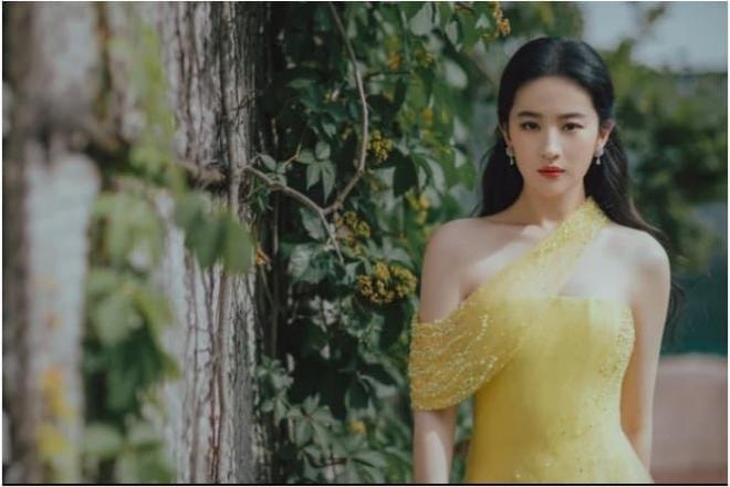 Sau tin bị scandal Triệu Vy ảnh hưởng, Lưu Diệc Phi xuất hiện lạnh lùng và đầy khí chất, vẻ đẹp khiến người qua đường cũng phải ngoái nhìn  7