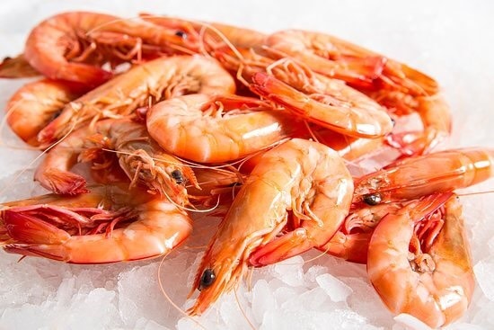 Những con tôm to khiến bánh cống trở nên bắt mắt hơn.(Ảnh: Internet)