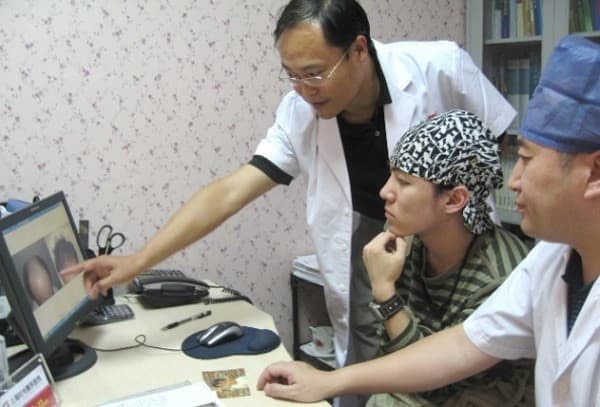 Cậu bé 'Tam Mao' đã trưởng thành, nhiều năm bị thương da đầu đến không thể mọc tóc, sau 25 năm vẫn độc thân 7