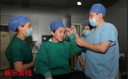 Cậu bé 'Tam Mao' đã trưởng thành, nhiều năm bị thương da đầu đến không thể mọc tóc, sau 25 năm vẫn độc thân 8
