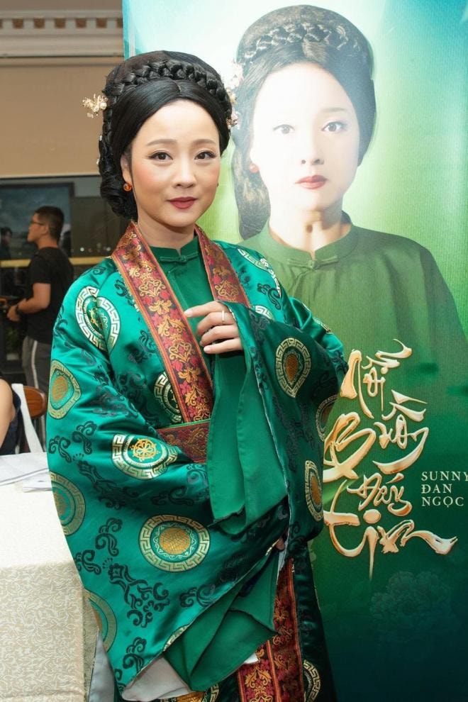 mang-xa-hoi-bat-ngo-chia-se-lai-loat-anh-mot-thoi-cua-nsut-my-duyen-voi-nhan-sac-cuc-pham-9-ngoisaovn-w1000-h1500 8 mang-xa-hoi-bat-ngo-chia-se-lai-loat-anh-mot-thoi-cua-nsut-my-duyen-voi-nhan-sac-cuc-pham-9-ngoisaovn-w1000-h1500 8