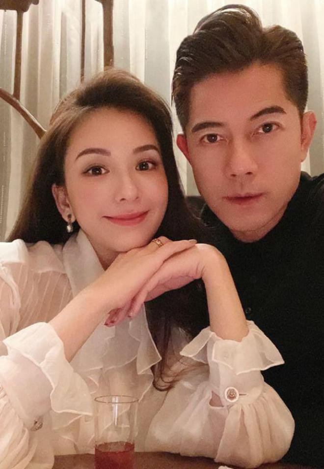 Vợ Quách Phú Thành lần đầu lộ diện sau khi bị tố thuộc đường dây săn đại gia, diện croptop như nữ sinh khoe vòng eo đáng ghen tị 6 Vợ Quách Phú Thành lần đầu lộ diện sau khi bị tố thuộc đường dây săn đại gia, diện croptop như nữ sinh khoe vòng eo đáng ghen tị 6