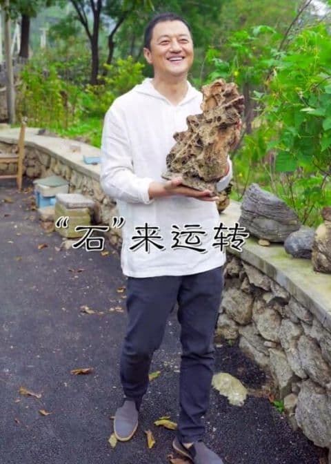 Vương Phi ngày càng lên hương, Lý Á Bằng sau sự cố vỡ nợ phải về quê quay video bắt chước phong cách 'mỹ nữ đồng quê' Lý Tử Thất 3