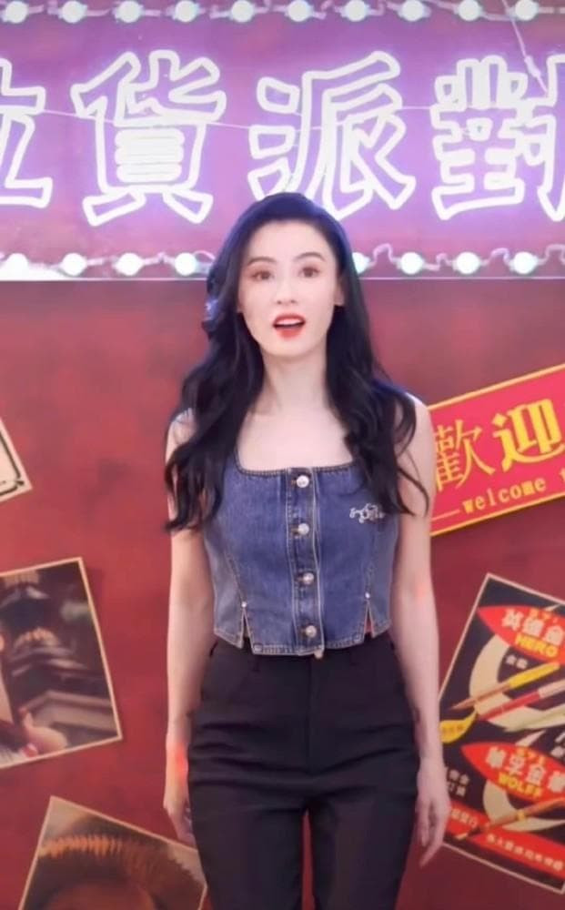 Trương Bá Chi tuổi 41 diện áo hai dây và quần rách gối như gái teen khi đi siêu thị, ngày càng nhuận sắc sau tin đồn có tình mới 9