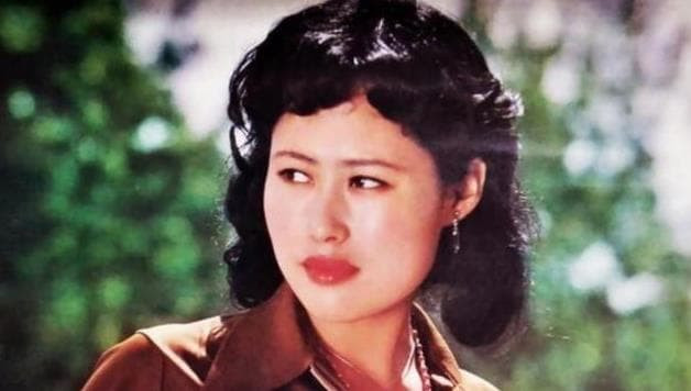 Tư Cầm Ca Oa: Kết hôn năm 18 tuổi và bị bạo lực gia đình, bây giờ dù sống hạnh phúc nhưng phải di chuyển bằng xe lăn 6 Tư Cầm Ca Oa: Kết hôn năm 18 tuổi và bị bạo lực gia đình, bây giờ dù sống hạnh phúc nhưng phải di chuyển bằng xe lăn 6