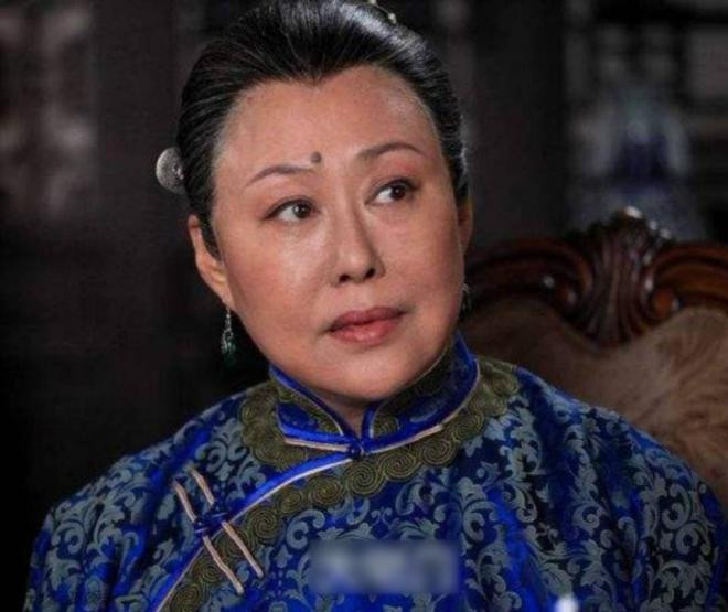 Tư Cầm Ca Oa: Kết hôn năm 18 tuổi và bị bạo lực gia đình, bây giờ dù sống hạnh phúc nhưng phải di chuyển bằng xe lăn 0 Tư Cầm Ca Oa: Kết hôn năm 18 tuổi và bị bạo lực gia đình, bây giờ dù sống hạnh phúc nhưng phải di chuyển bằng xe lăn 0