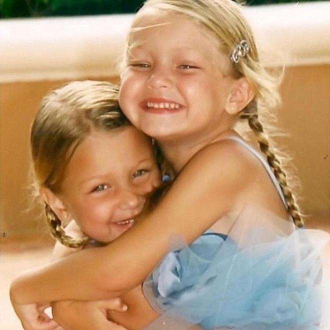  Bella Hadid dạo phố cùng em trai 'cực phẩm' nhưng fan nữ chỉ dán mắt vào cơ bụng hoàn hảo của người đẹp 9