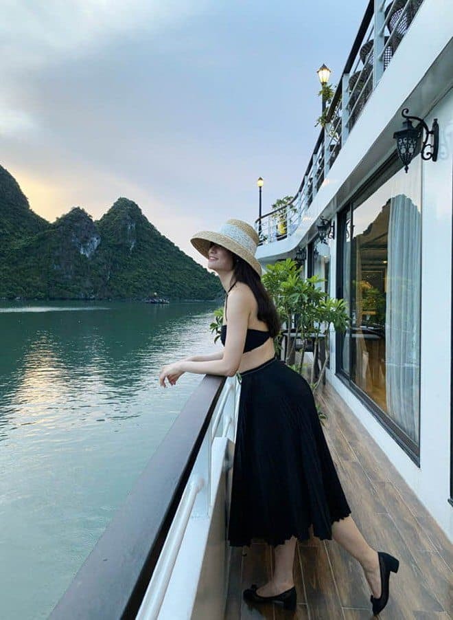 Nhan sắc đời thường không lên sóng của nữ MC 'Chuyển động 24h' - Thu Hương 4
