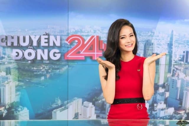 Nhan sắc đời thường không lên sóng của nữ MC 'Chuyển động 24h' - Thu Hương 2
