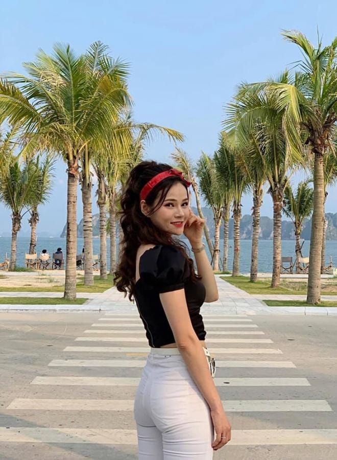 Nhan sắc đời thường không lên sóng của nữ MC 'Chuyển động 24h' - Thu Hương 12