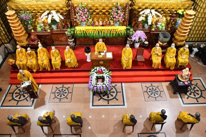 le-cau-sieu-phi-nhung1-ngoisaovn-w2048-h1365 6 le-cau-sieu-phi-nhung1-ngoisaovn-w2048-h1365 6