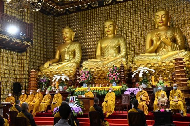 le-cau-sieu-phi-nhung7-ngoisaovn-w2048-h1365 0 le-cau-sieu-phi-nhung7-ngoisaovn-w2048-h1365 0