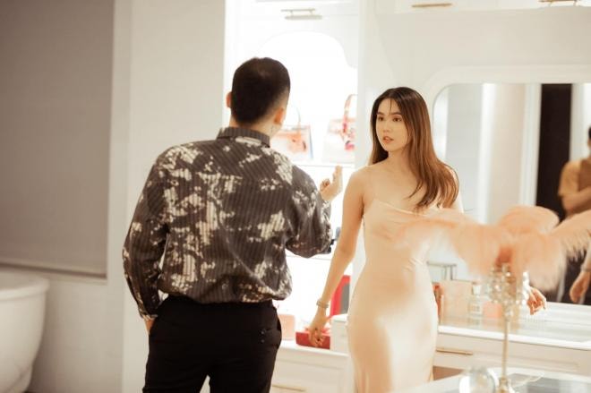 Ngọc Trinh bán hàng 0