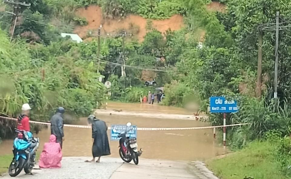 Quảng Nam: Miền núi sạt lở chia cắt, nước bủa vây phố cổ Hội An - 3
