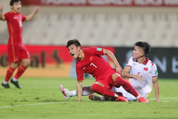 Chân dung Nguyễn Thanh Bình: Cầu thủ bị chỉ trích nhiều nhất sau trận thua của tuyển Việt Nam trước Trung Quốc 0