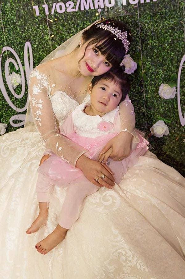 Thanh Tâm nhận nuôi cô bé suy dinh dưỡng 0