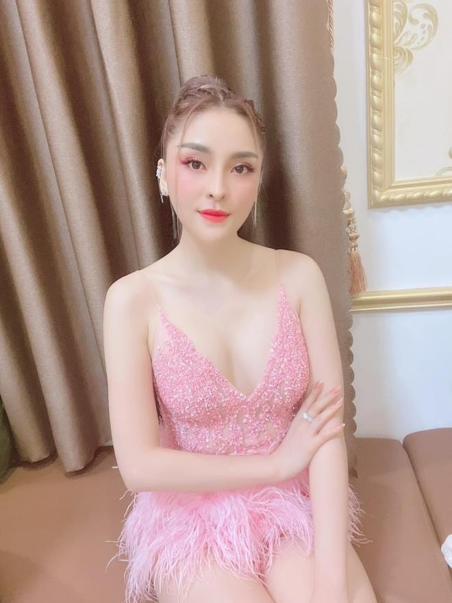 Sara Trương Tuyền 0