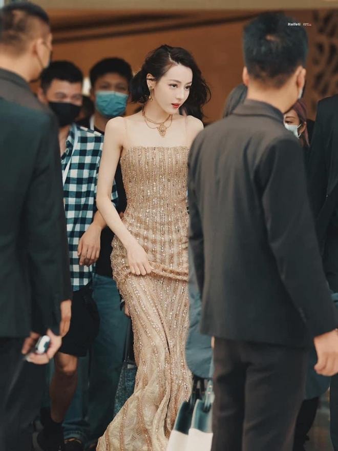 'Mỹ nữ Tân Cương' Địch Lệ Nhiệt Ba khoe vẻ đẹp nữ thần trên thảm đỏ, nhan sắc thế nào mà được so sánh với Phạm Băng Băng? 4