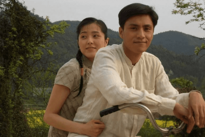 Cô là 'ma nữ đẹp nhất' Liêu trai chí dị, được mệnh danh là nữ diễn viên có khả năng ban phát may mắn, cả 3 người bạn trai sau khi chia tay đều nổi tiếng 4